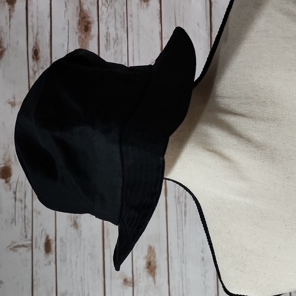 Adidas Bucket Hat ⭐️NWT!⭐️ - Picture 4 of 6